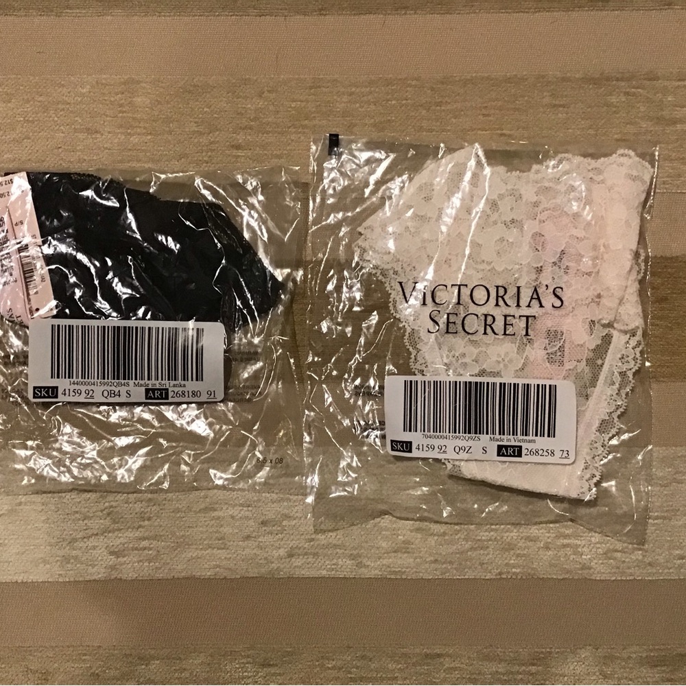 Victoria’s Secret Black and White Lace Underwear Set Size Small.